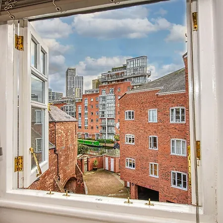 The Boathouse,flat 29 Waterside Court Birmingham