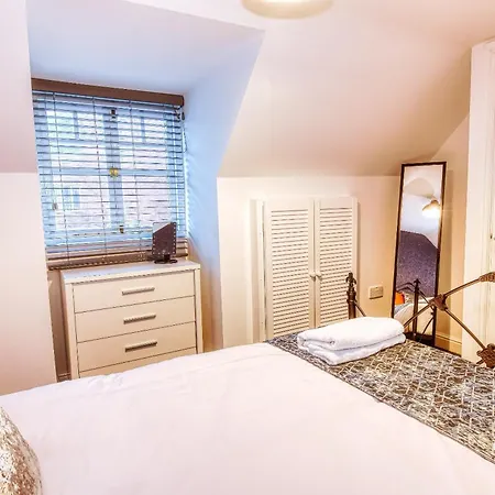 The Boathouse,flat 29 Waterside Court Birmingham